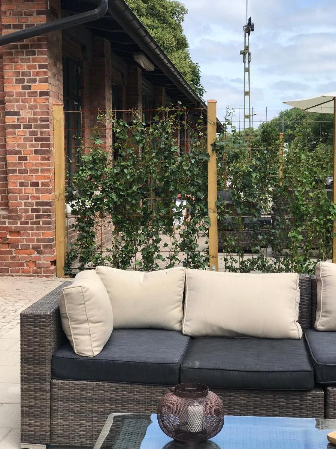 Tree Top Hill - The Old Station House - Bastad Holiday Apartments Båstad Exterior foto